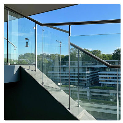 OEM Clear Safety Balcony Glass Railing Panels With Anti Rust Clamps Untuk Pool Decks